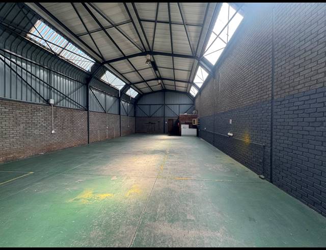 550M² WAREHOUSE TO LET IN SPARTAN